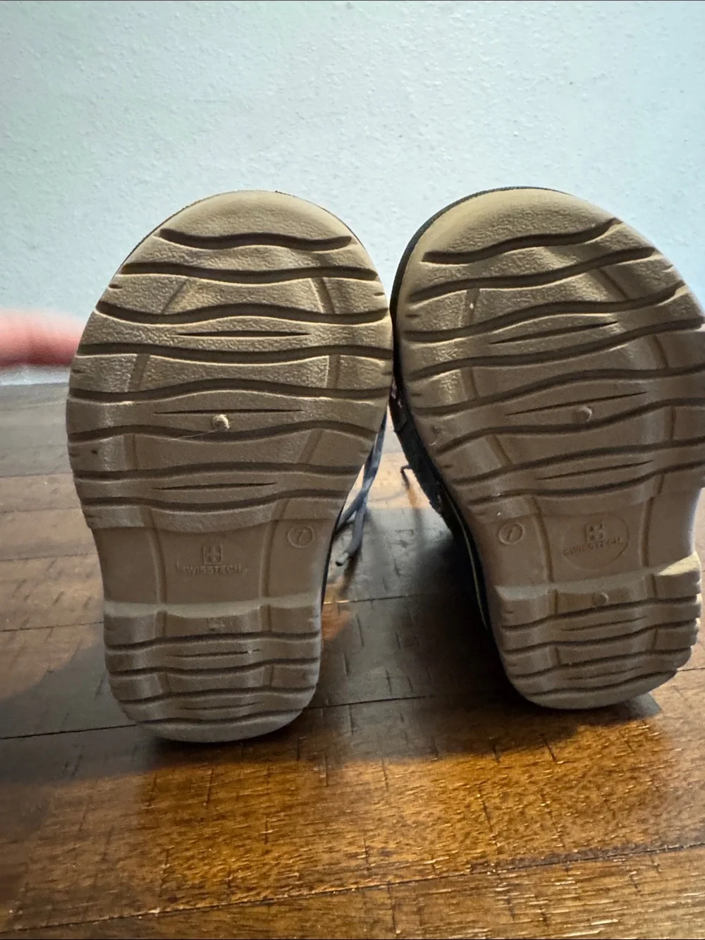Kids SwissTech Winter Boots - Black with Lime Accent Toddler 7 EUC